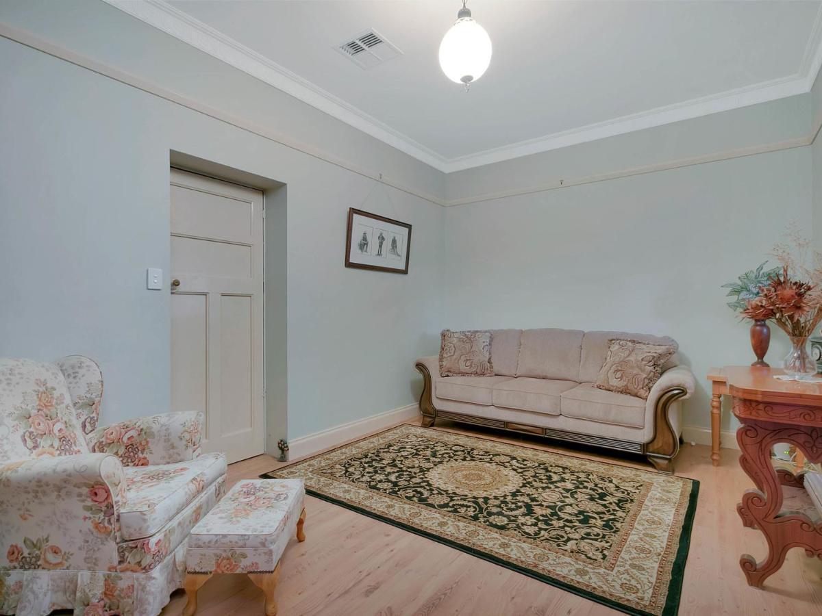 Lake Bywater Cottage Walker Flat Екстериор снимка